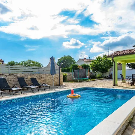Nora, A Private With Pool Minutes From The *