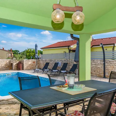 Nora, A Private With Pool Minutes From The *