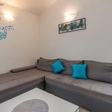 Nora, A Private With Pool Minutes From The Holiday home Krmed