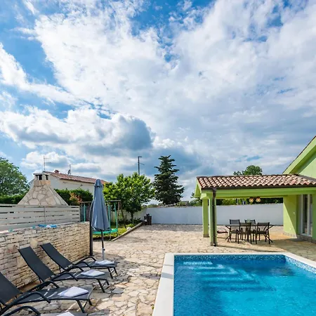 Nora, A Private With Pool Minutes From The Krmed